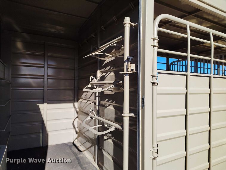 image for item DT0780 2020 Swift Built RMX24-27K livestock trailer