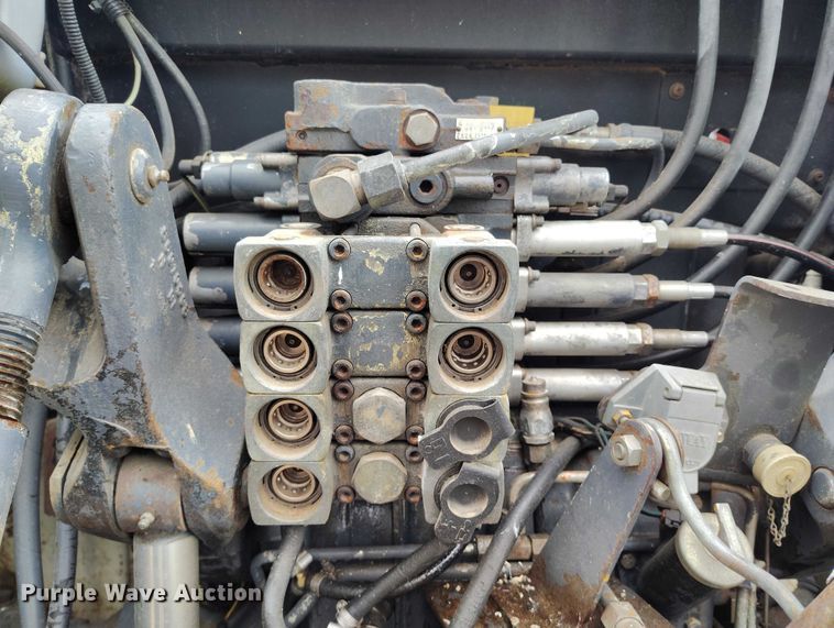 image for item DT0805 1999 New Holland 8770 MFWD tractor