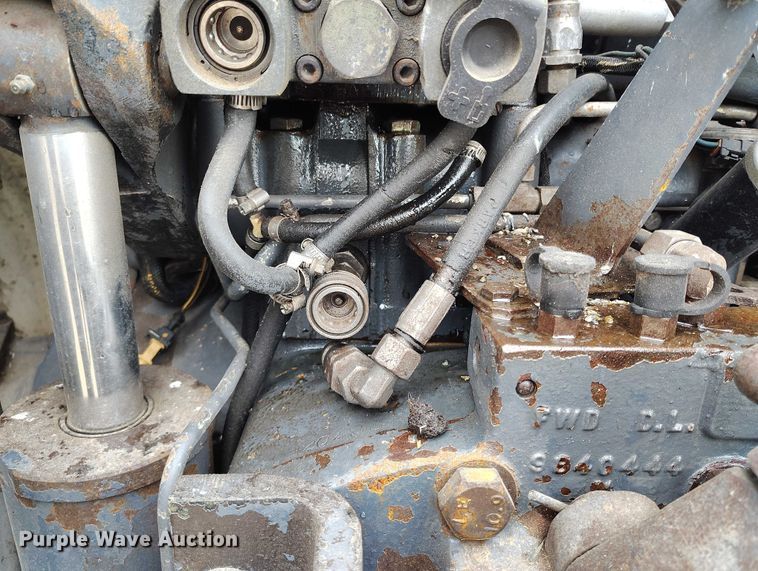 image for item DT0805 1999 New Holland 8770 MFWD tractor