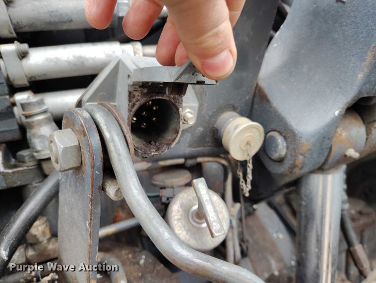 image for item DT0805 1999 New Holland 8770 MFWD tractor