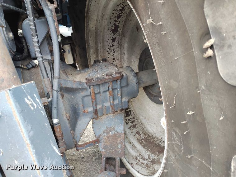 image for item DT0805 1999 New Holland 8770 MFWD tractor