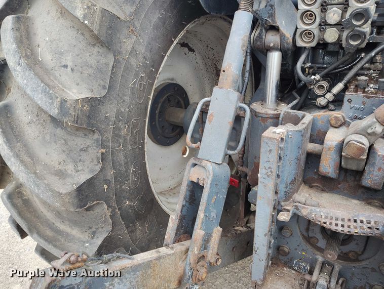 image for item DT0805 1999 New Holland 8770 MFWD tractor