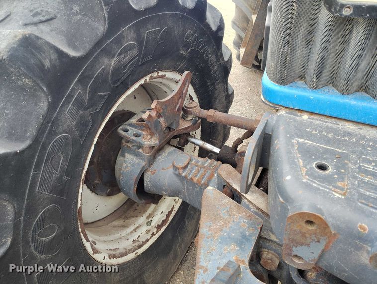 image for item DT0805 1999 New Holland 8770 MFWD tractor