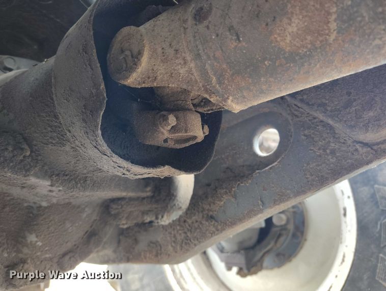 image for item DT0805 1999 New Holland 8770 MFWD tractor