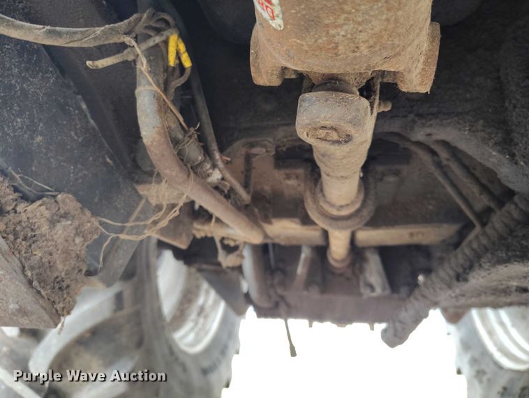 image for item DT0805 1999 New Holland 8770 MFWD tractor