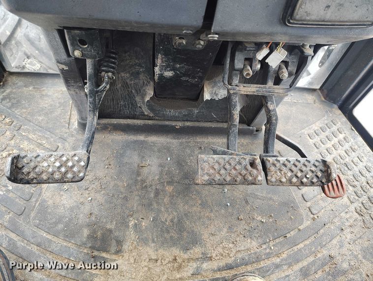 image for item DT0805 1999 New Holland 8770 MFWD tractor