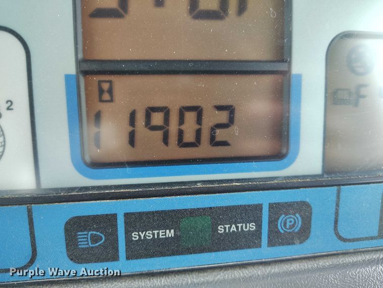 image for item DT0805 1999 New Holland 8770 MFWD tractor