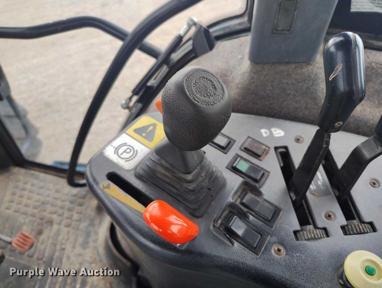 image for item DT0805 1999 New Holland 8770 MFWD tractor