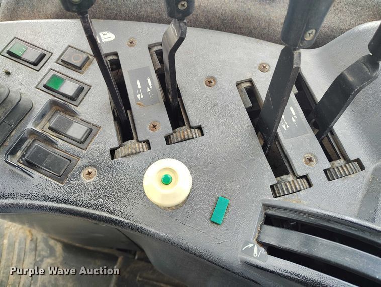 image for item DT0805 1999 New Holland 8770 MFWD tractor