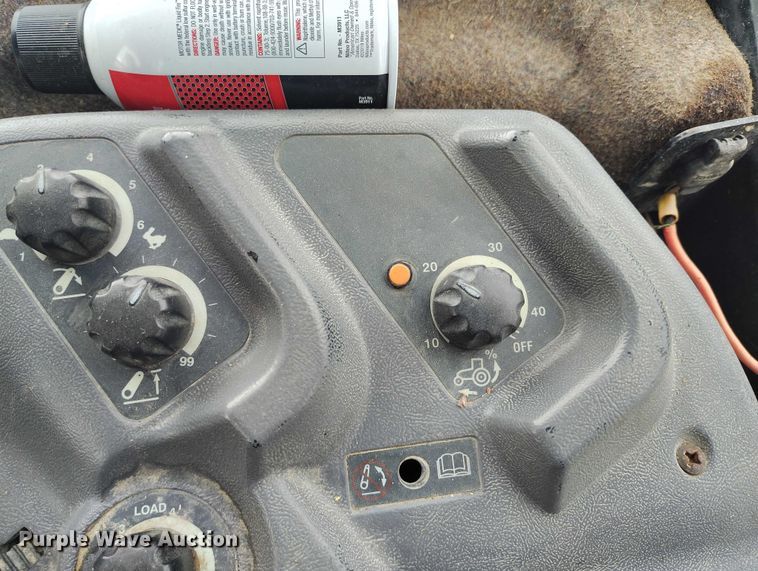 image for item DT0805 1999 New Holland 8770 MFWD tractor