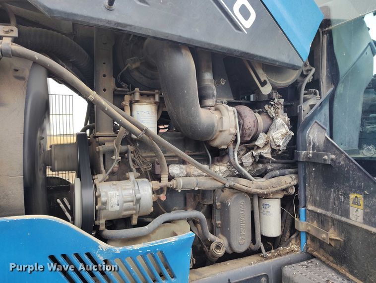 image for item DT0805 1999 New Holland 8770 MFWD tractor