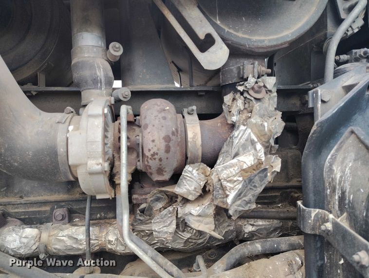 image for item DT0805 1999 New Holland 8770 MFWD tractor