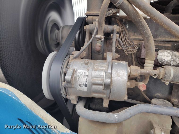 image for item DT0805 1999 New Holland 8770 MFWD tractor