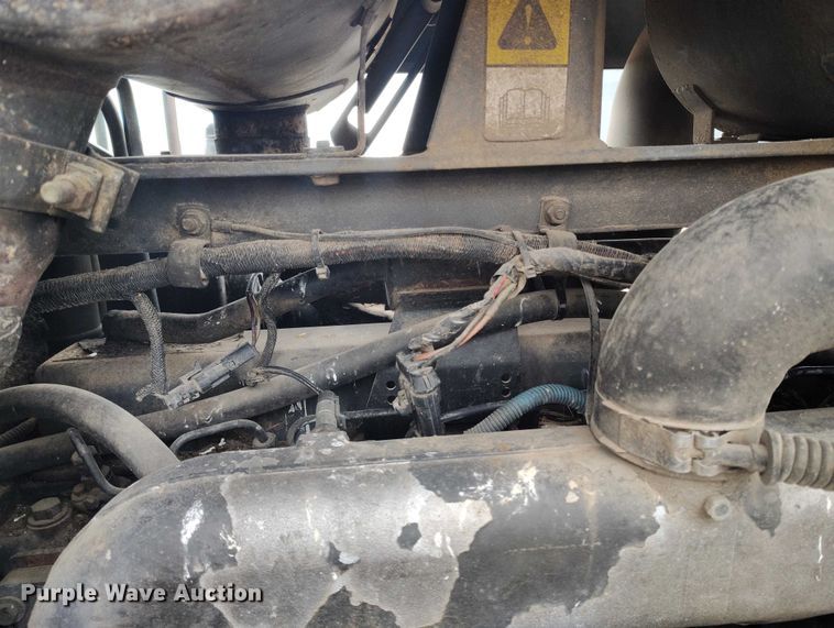 image for item DT0805 1999 New Holland 8770 MFWD tractor