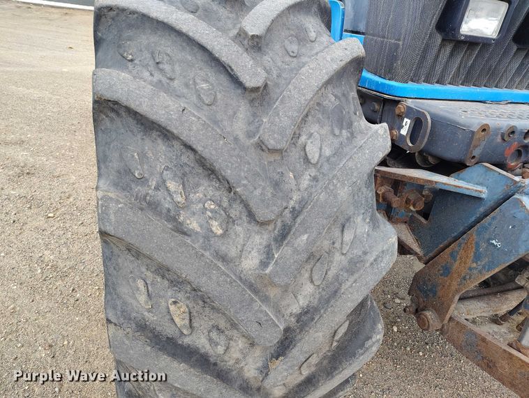 image for item DT0805 1999 New Holland 8770 MFWD tractor