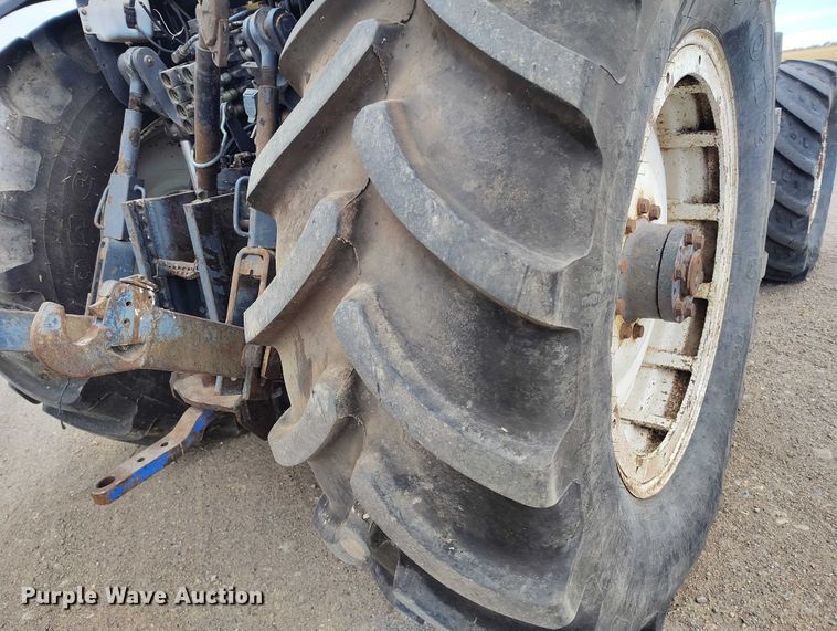 image for item DT0805 1999 New Holland 8770 MFWD tractor