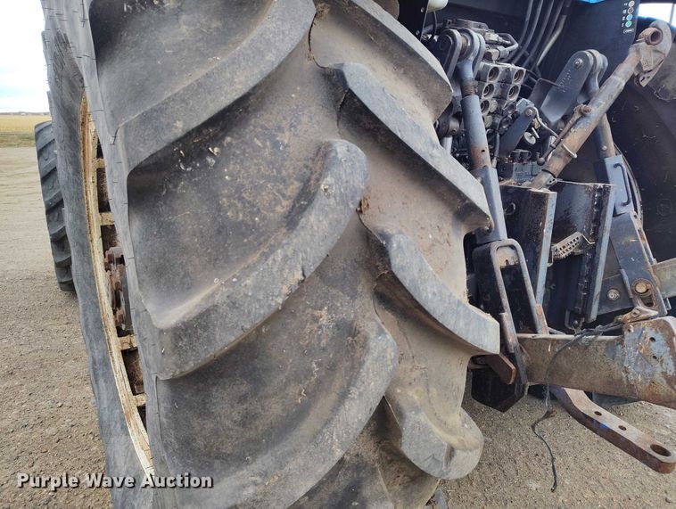 image for item DT0805 1999 New Holland 8770 MFWD tractor