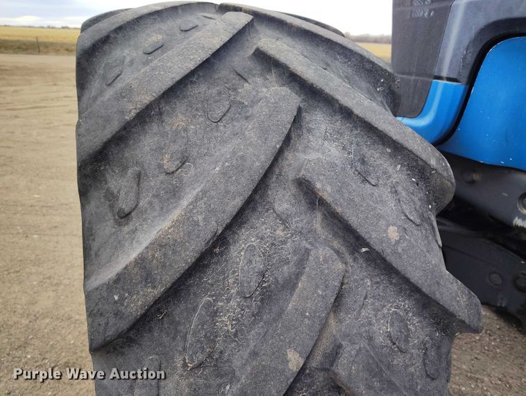 image for item DT0805 1999 New Holland 8770 MFWD tractor