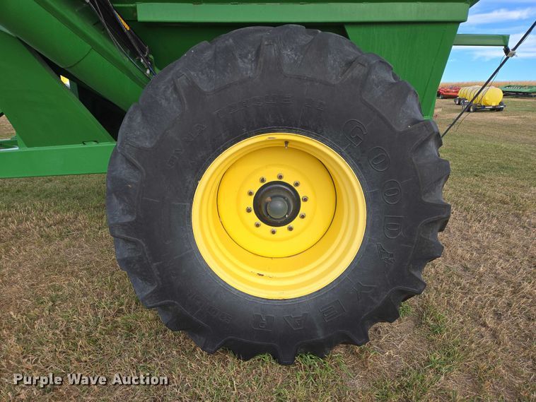 image for item DT4503 Crust Buster Speed King 850GC grain cart