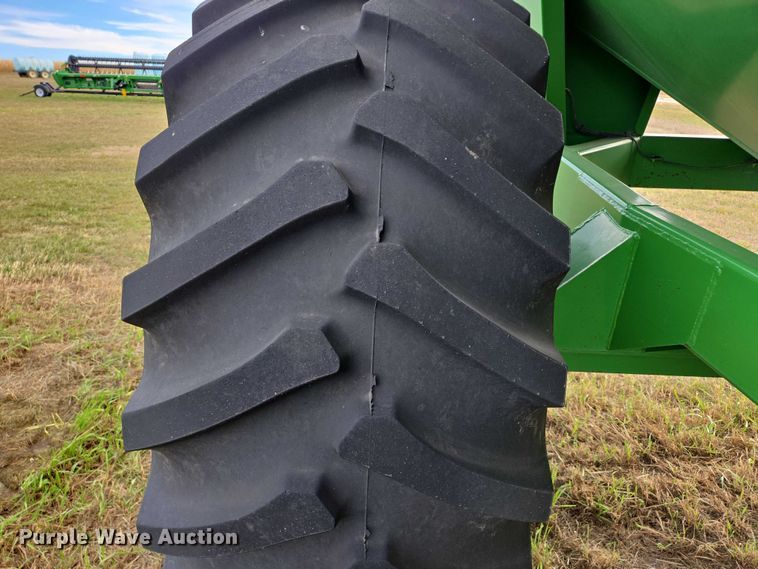 image for item DT4503 Crust Buster Speed King 850GC grain cart