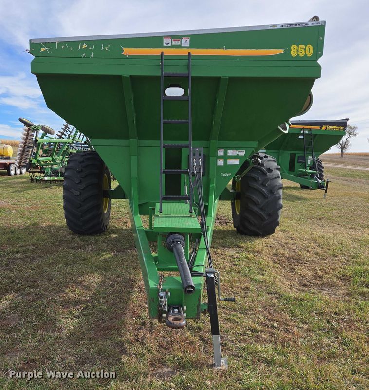 image for item DT4504 Crust Buster Speed King 850GC grain cart