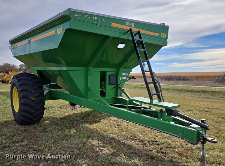 image for item DT4504 Crust Buster Speed King 850GC grain cart