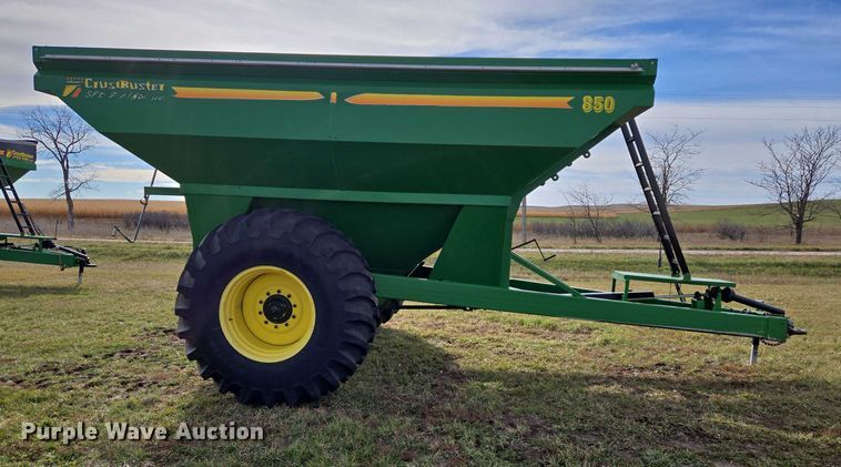 image for item DT4504 Crust Buster Speed King 850GC grain cart