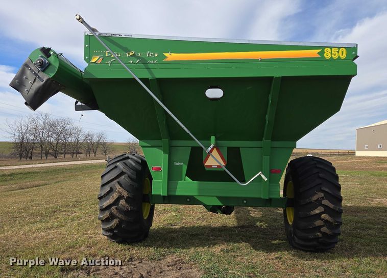 image for item DT4504 Crust Buster Speed King 850GC grain cart