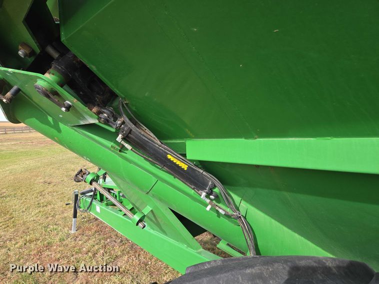 image for item DT4504 Crust Buster Speed King 850GC grain cart