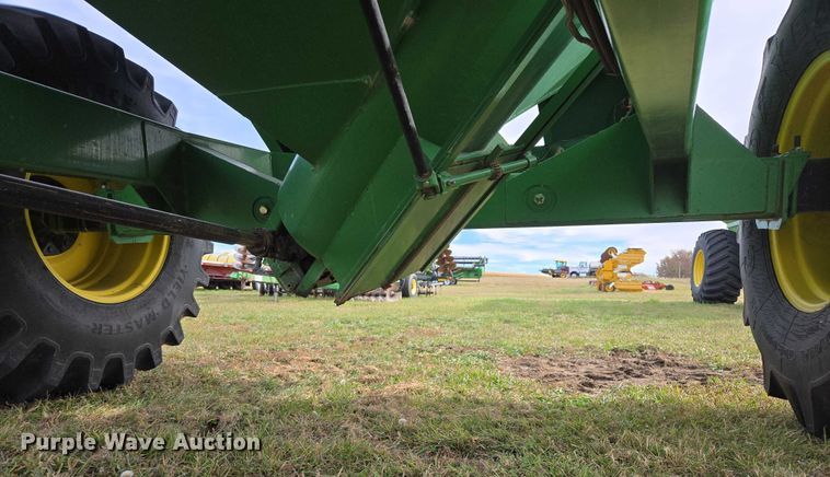 image for item DT4504 Crust Buster Speed King 850GC grain cart