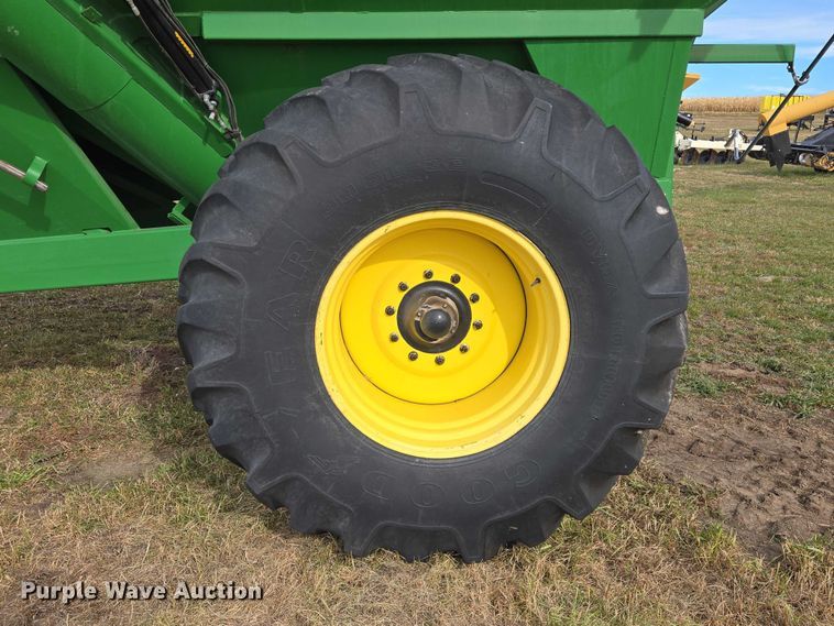 image for item DT4504 Crust Buster Speed King 850GC grain cart