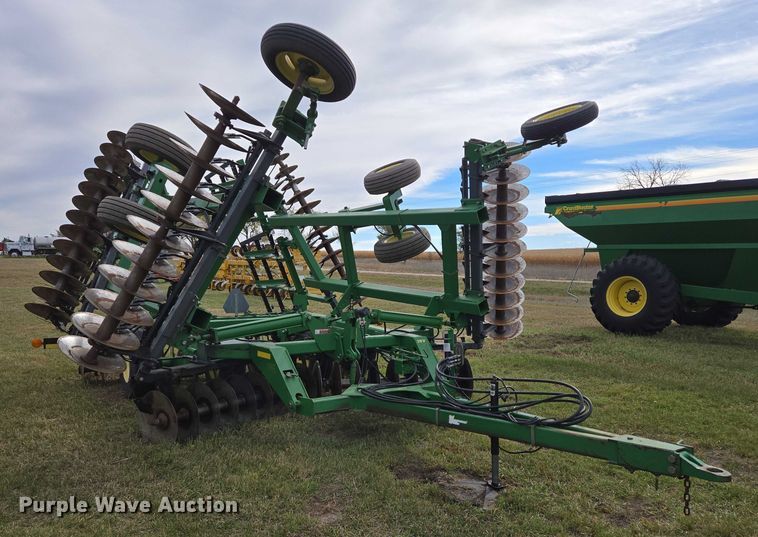 image for item DT4505 John Deere 637 tandem disk
