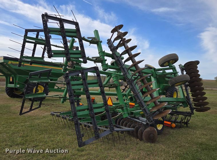 image for item DT4505 John Deere 637 tandem disk