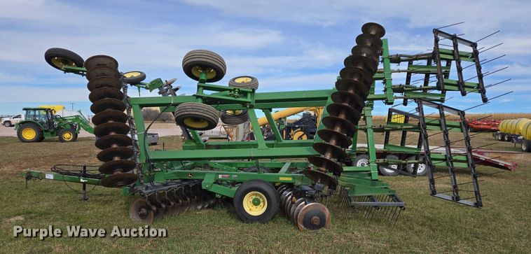 image for item DT4505 John Deere 637 tandem disk
