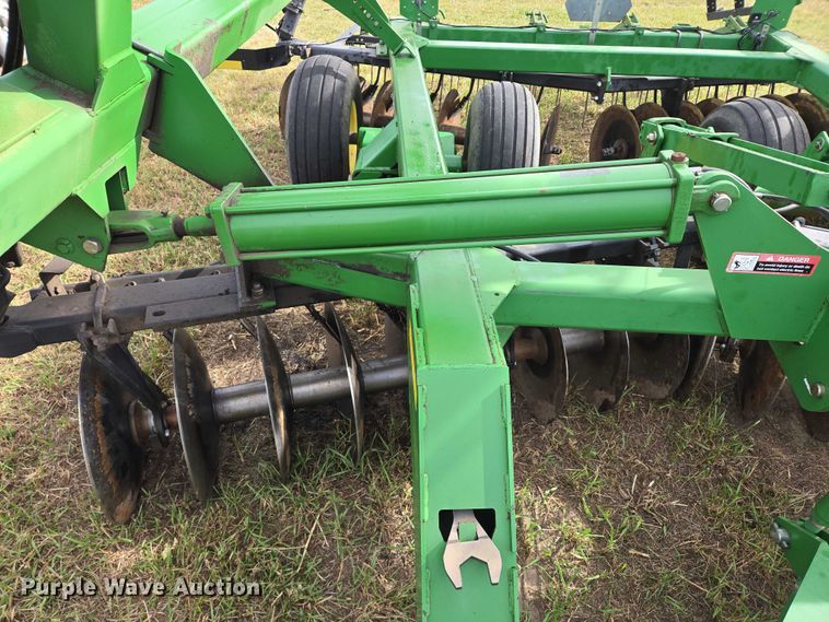 image for item DT4505 John Deere 637 tandem disk