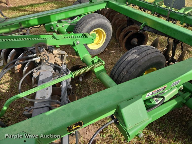 image for item DT4505 John Deere 637 tandem disk