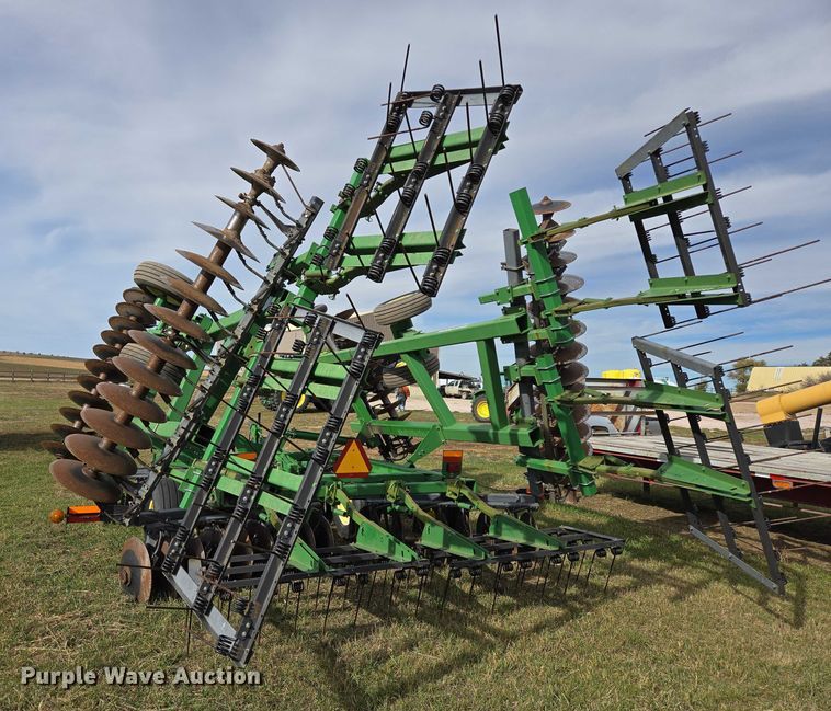 image for item DT4505 John Deere 637 tandem disk