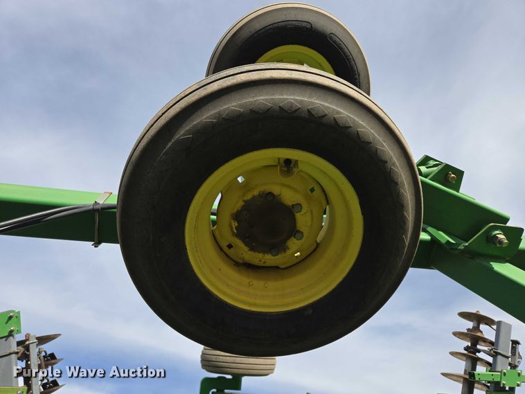 image for item DT4505 John Deere 637 tandem disk