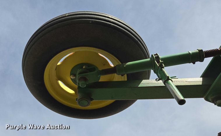 image for item DT4505 John Deere 637 tandem disk