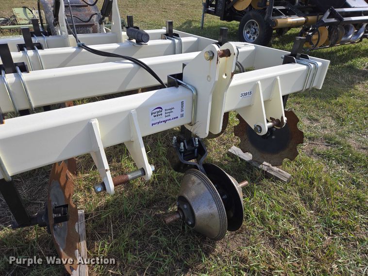 image for item DT4509 Patriot pivot track tiller