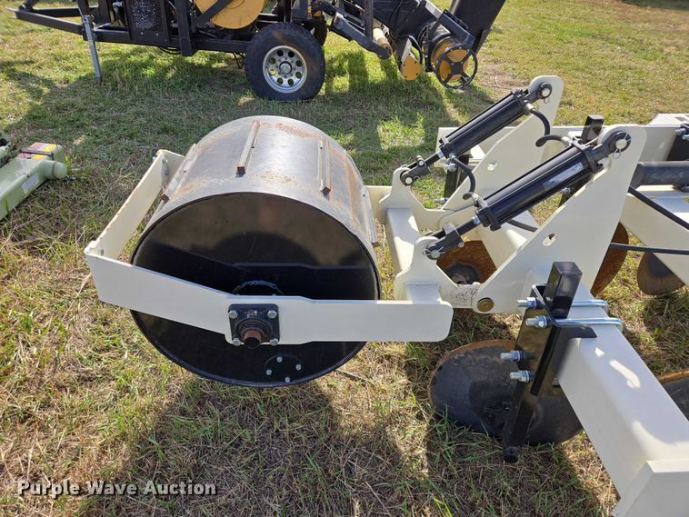 image for item DT4509 Patriot pivot track tiller