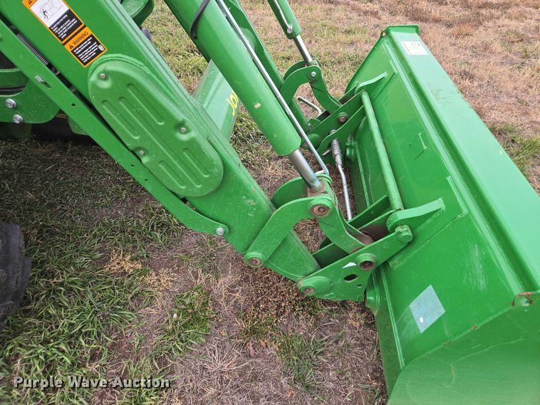 image for item DT4519 2020 John Deere 5115M MFWD tractor