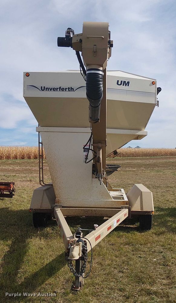 image for item DT4522 Unverferth SeedRunner 3750 seed tender