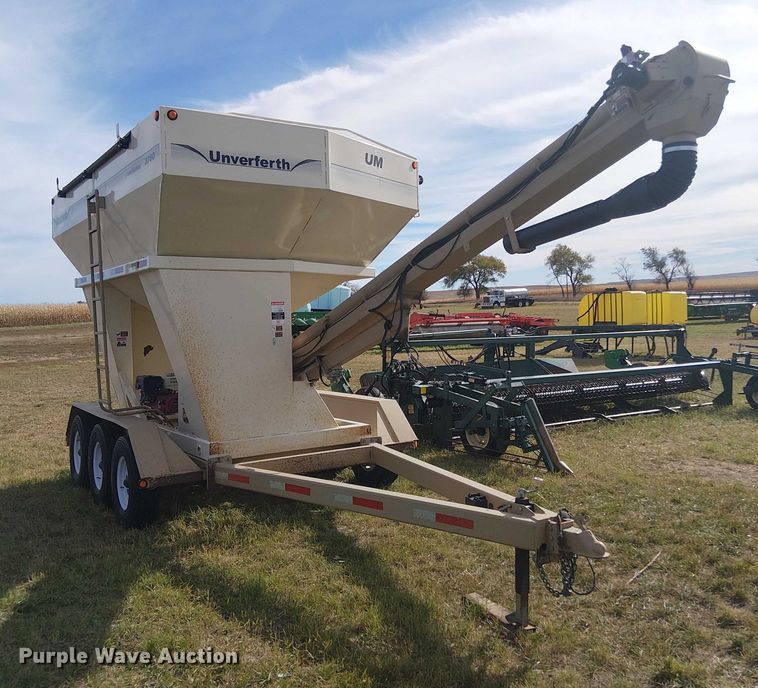 image for item DT4522 Unverferth SeedRunner 3750 seed tender