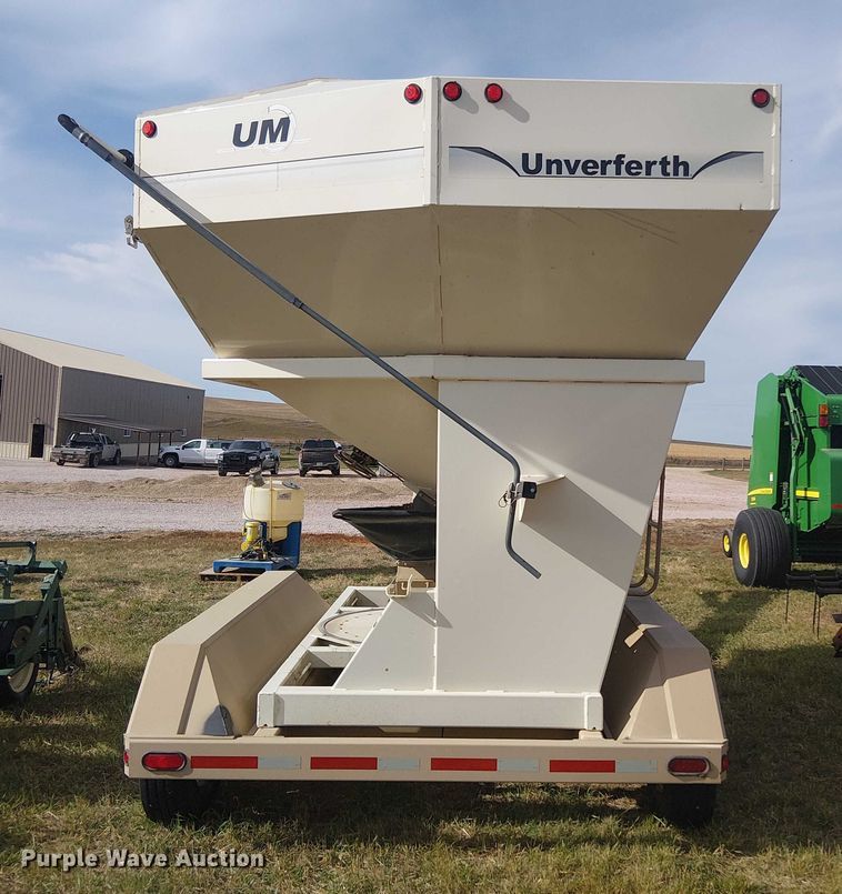 image for item DT4522 Unverferth SeedRunner 3750 seed tender