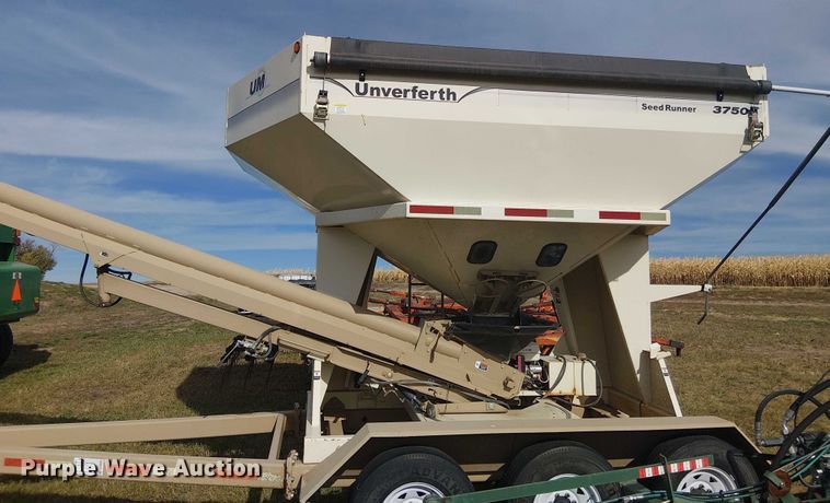 image for item DT4522 Unverferth SeedRunner 3750 seed tender