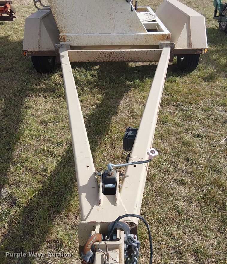 image for item DT4522 Unverferth SeedRunner 3750 seed tender