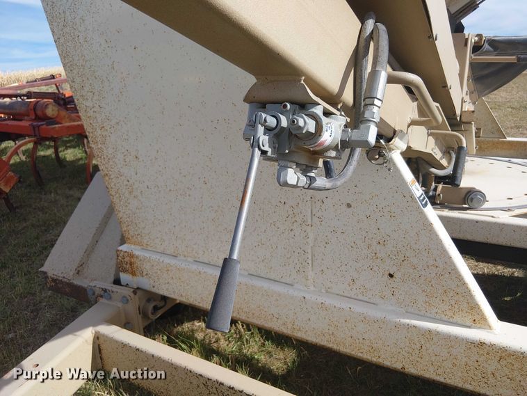 image for item DT4522 Unverferth SeedRunner 3750 seed tender