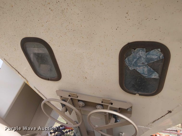 image for item DT4522 Unverferth SeedRunner 3750 seed tender