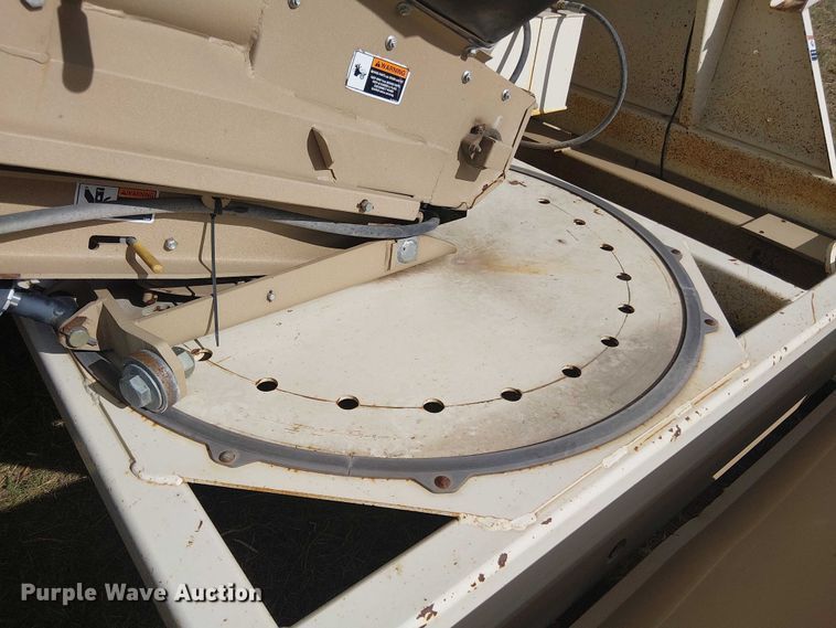 image for item DT4522 Unverferth SeedRunner 3750 seed tender